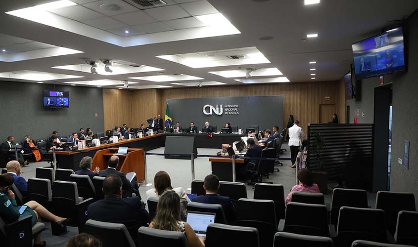 CNJ confirma pena máxima a juiz por assédio