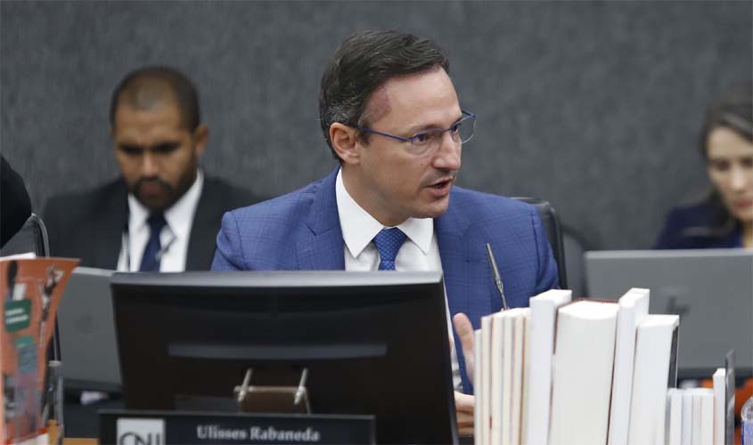 CNJ pune juiz por descumprir decisões do STJ