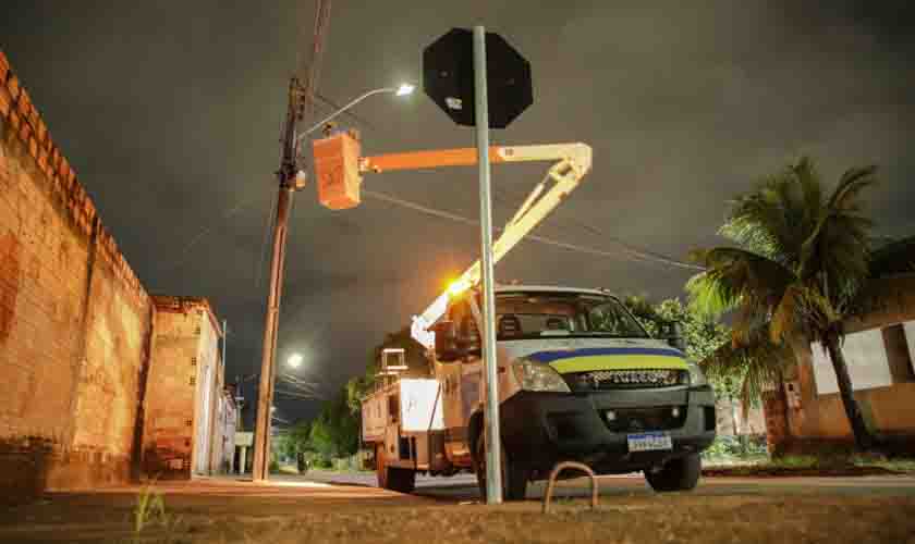 Bairro Mariana recebe força-tarefa de reforço na iluminação pública