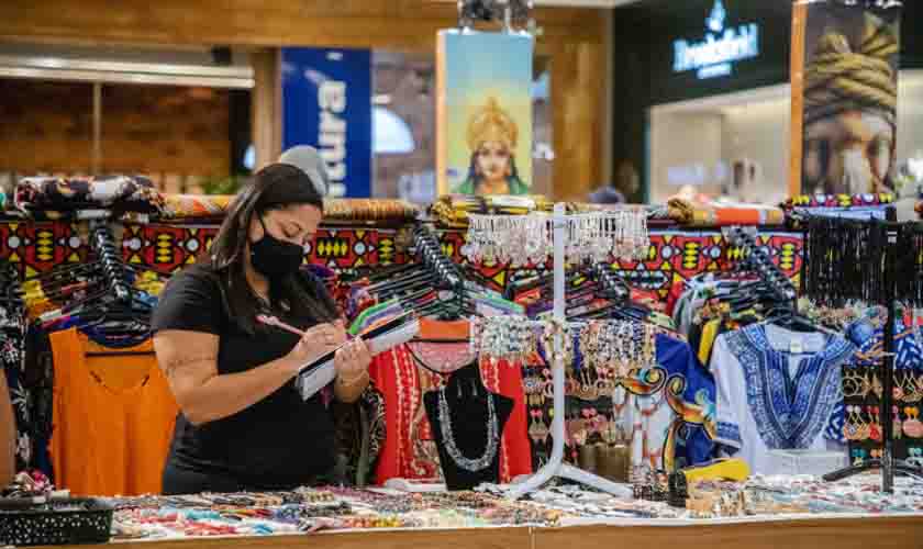 Artesãos do Giro Empreendedor expõem variedades de produtos na Feira Internacional Nações & Artes