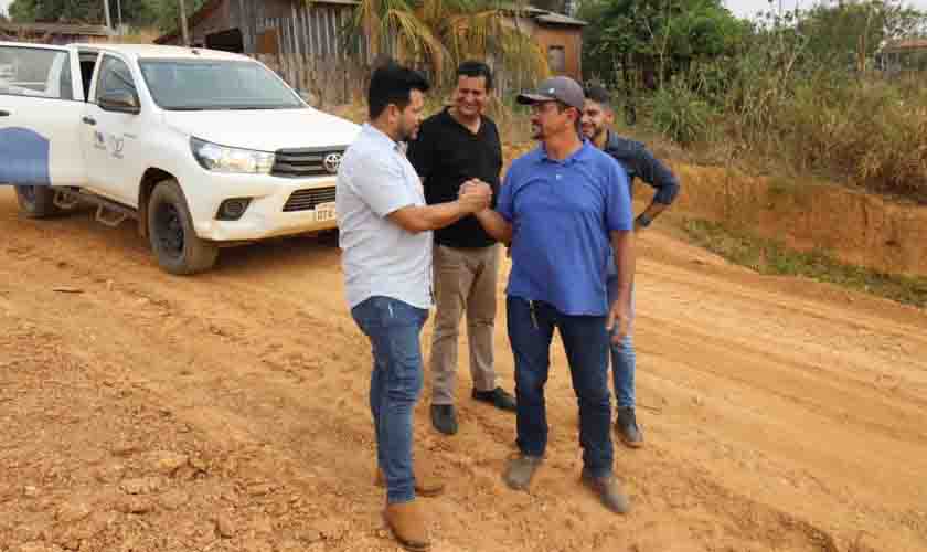 Deputado Marcelo Cruz solicita pavimentação das ruas do Distrito de União Bandeirantes