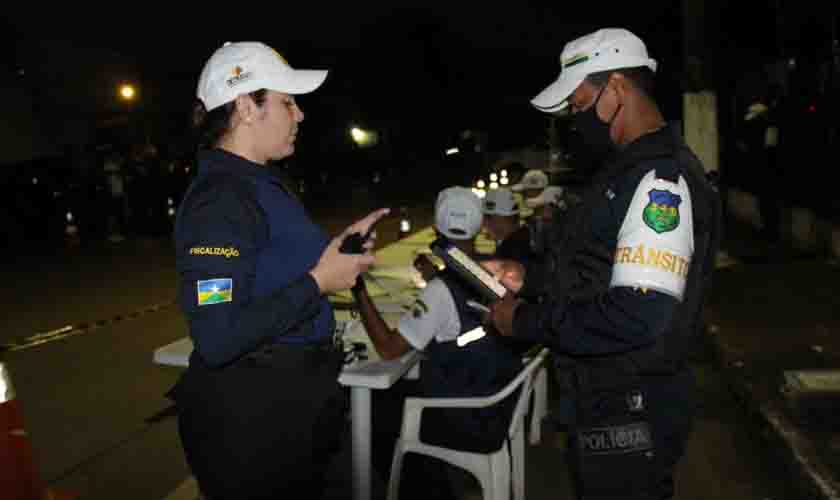 Operação Lei Seca do Detran aborda 632 veículos e autua mais de 20 condutores por crime de embriaguez ao volante