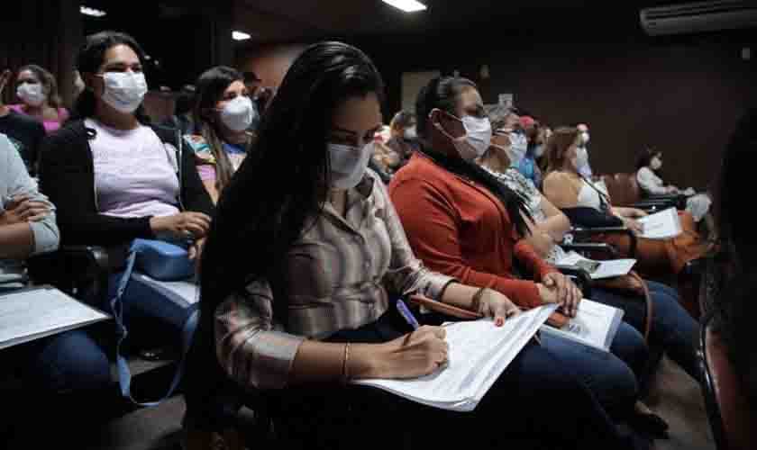 Enfermeiros e técnicos são treinados para vacinação contra influenza e sarampo