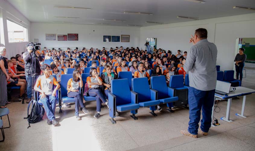 Prefeitura leva projeto Guardiões do Meio Ambiente aos alunos do ensino médio