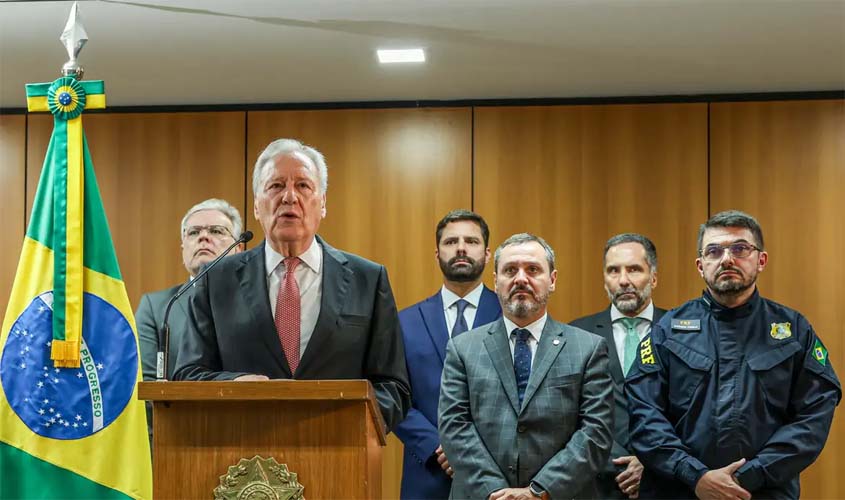 Após 50 dias de buscas, ministro classifica captura como 'vitória'