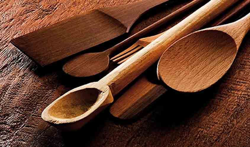 Foco de contaminação por fungos e bactérias, utensílio deve sair das cozinhas brasileiras