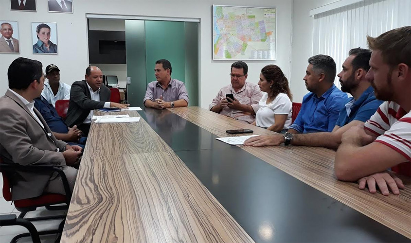 Maurão discute com secretário da Sedam e produtores rurais licença ambiental