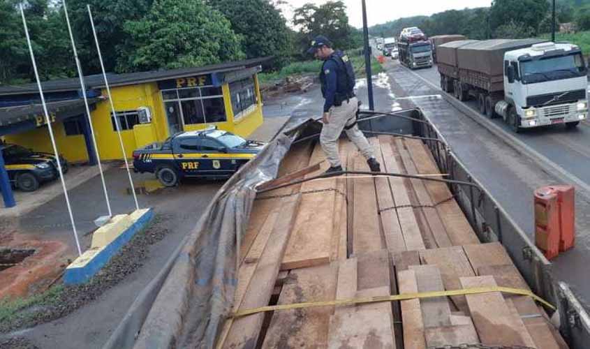 PRF apreende madeira transportada ilegalmente