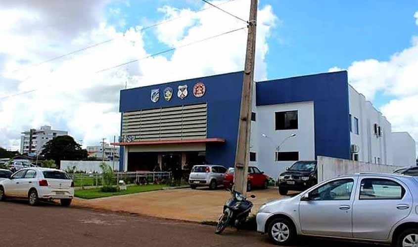 PMs flagram mulher sendo assaltada e prendem ladrões