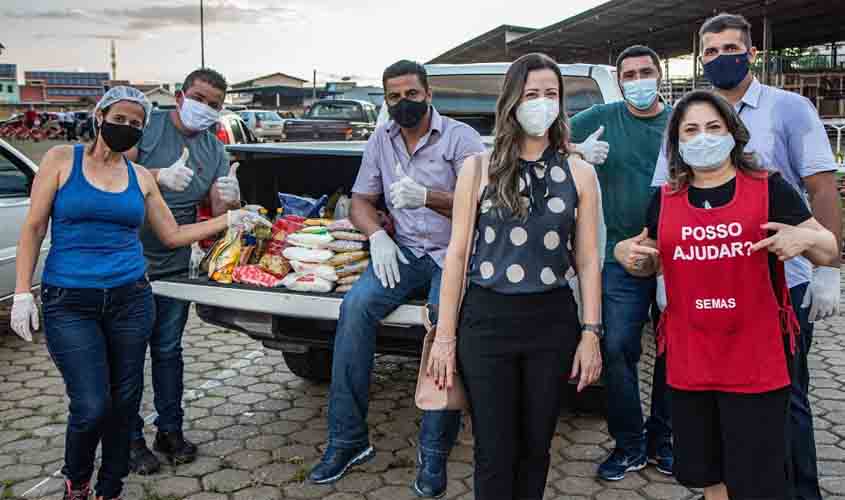 Secretarias arrecadam alimentos durante campanha de vacinação contra a Covid-19