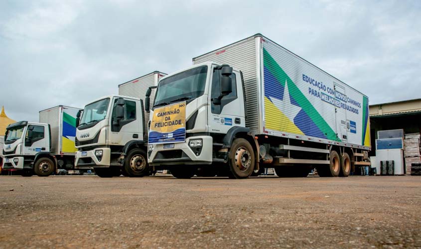 Escolas estaduais do interior recebem mobiliários que vão dar mais qualidade ao ambiente escolar
