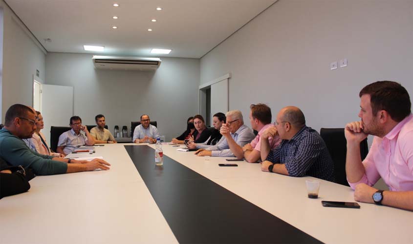 Greve iminente: médicos se reúnem com vereadores reivindicando equiparação salarial