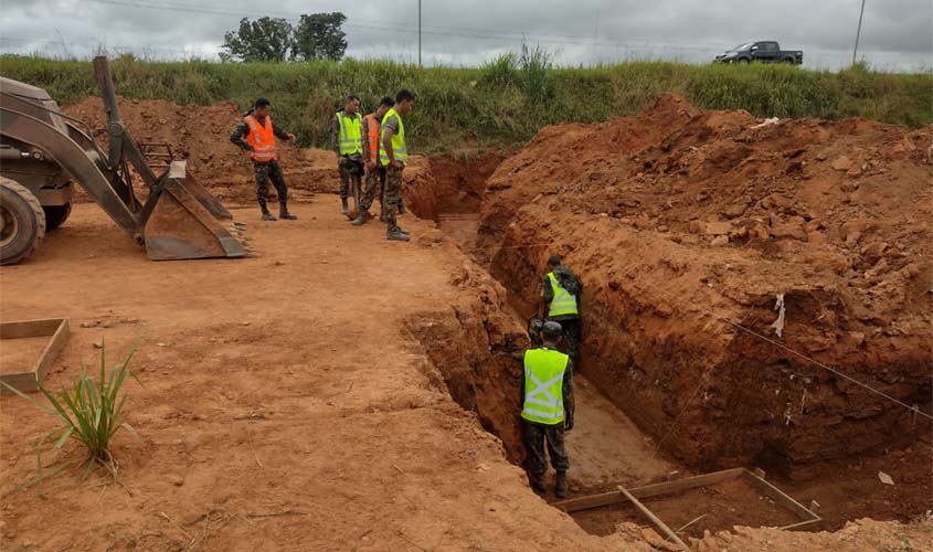 Exército retoma obras de construção das marginais no setor 08 com recurso do deputado Lucio Mosquini