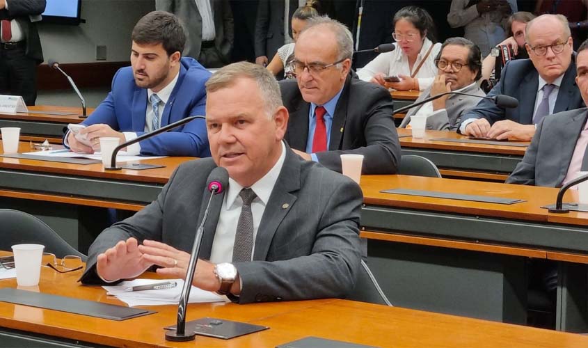 Deputado Lucio Mosquini cobra do Ministro da Agricultura flexibilização nas punições do Ibama e alerta sobre perigo que o MST representa