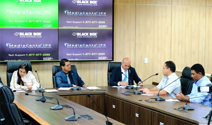 Comissão anuncia encontro na Casa Civil para resolver situação de funcionários do DER