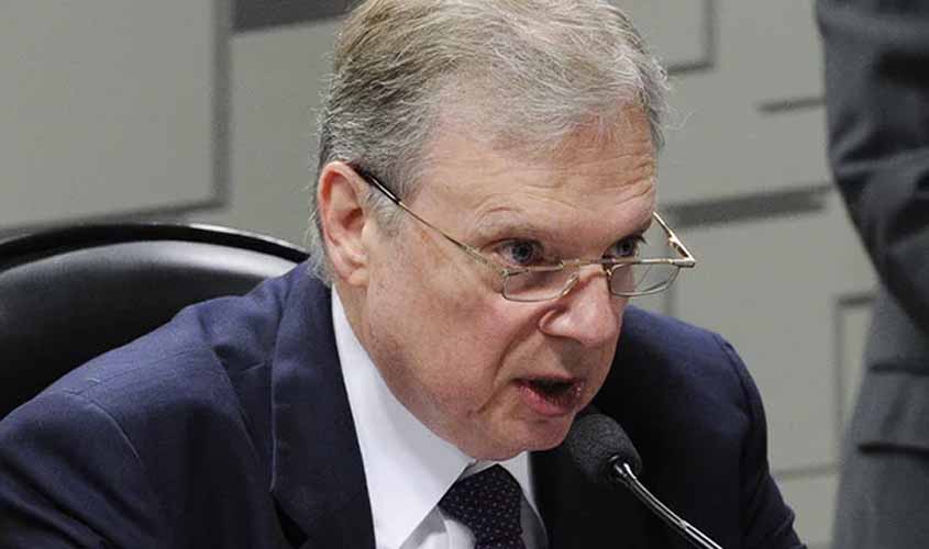 Para Tasso,  Bolsonaro não tem aptidão para governar: isso é inédito