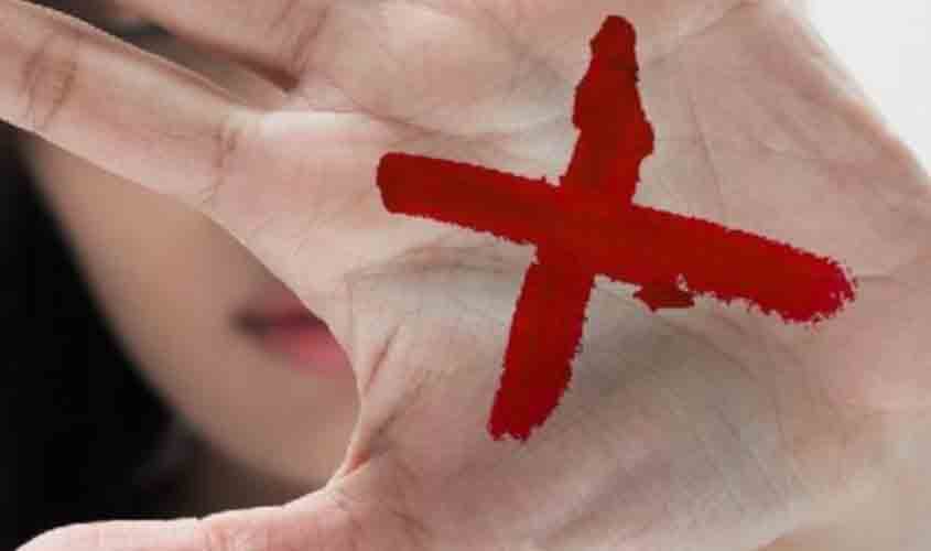 Projeto aprovado na Câmara cria Sinal Vermelho contra a Violência Doméstica