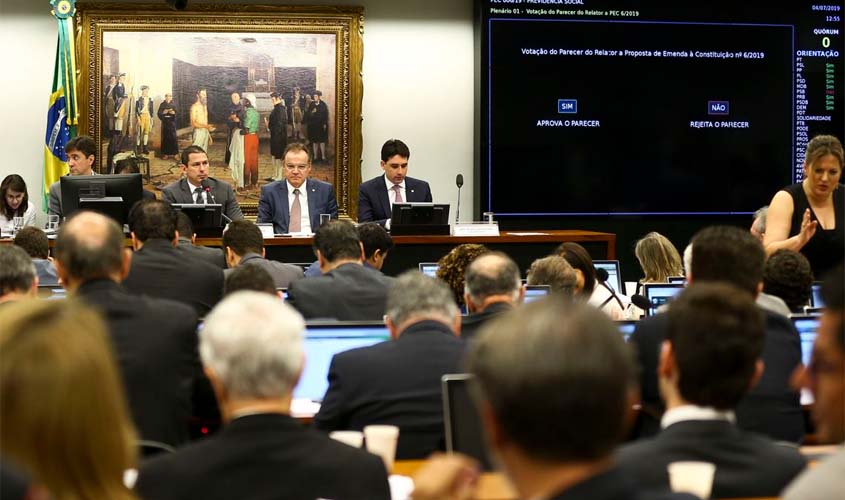 Comissão aprova texto-base da reforma da Previdência