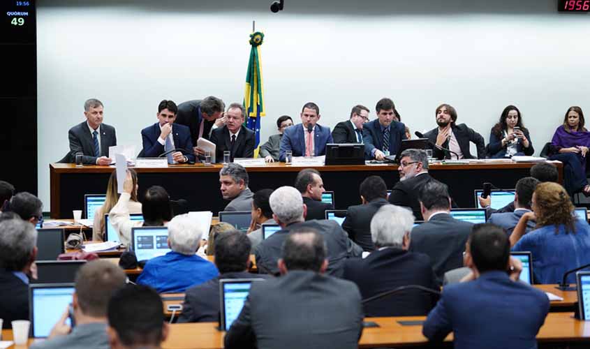 Comissão Especial vota texto da Previdência nesta quinta-feira (4)