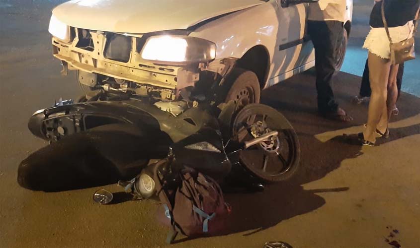 Motorista avança preferencial e atinge mãe e filha que estavam de moto na zona leste