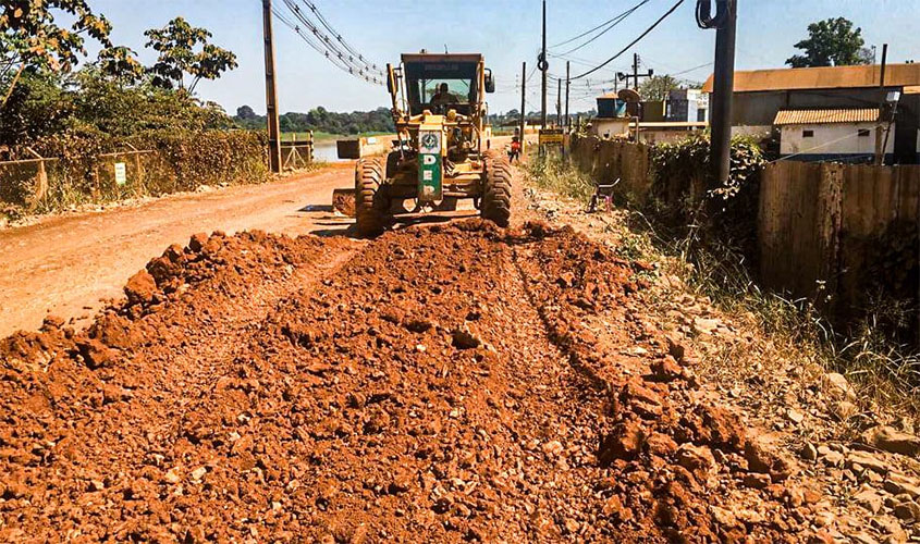 Obras de pavimentação da Estrada do Belmont avançam durante o verão amazônico em Porto Velho