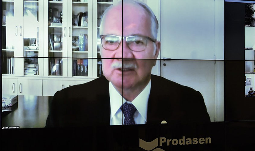 Senadores comentam revogação da liminar que compartilhava dados da Lava Jato