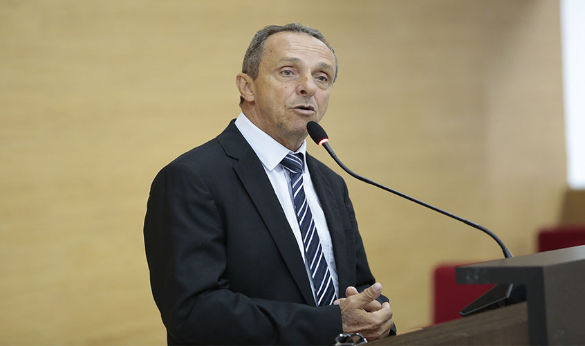Deputado Lazinho da Fetagro defende piso salarial para técnicos em educação
