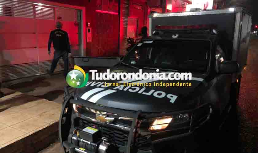 PF aposentado é conduzido para a Central de Flagrantes após morte da ex-mulher