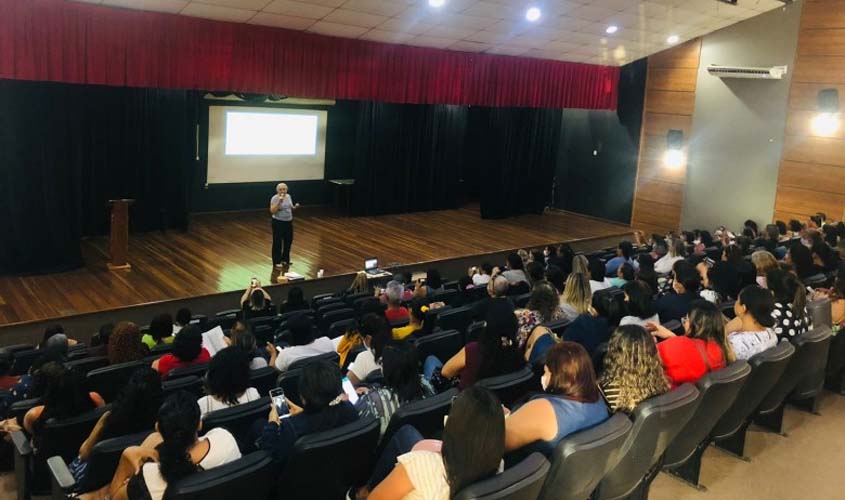 Professores da rede municipal recebem formação no Programa Alfabetiza Porto Velho