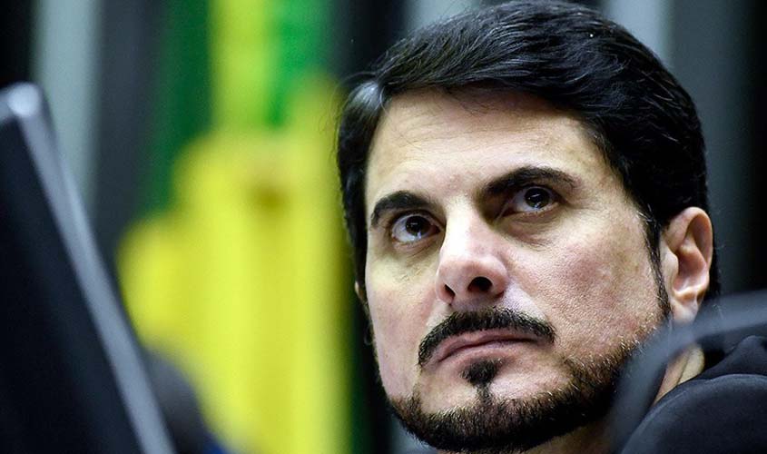 Marcos do Val divulga nota sobre operação da PF