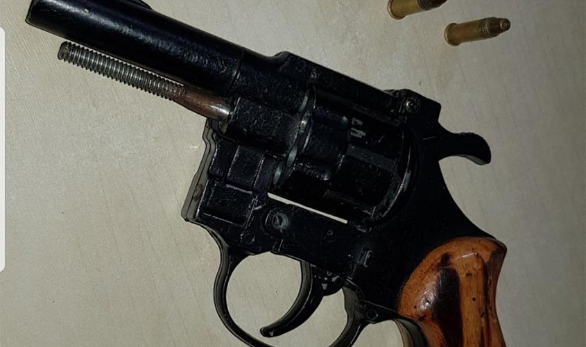 Adolescente é apreendido com revólver e disse que sofre ameaças de morte por facção
