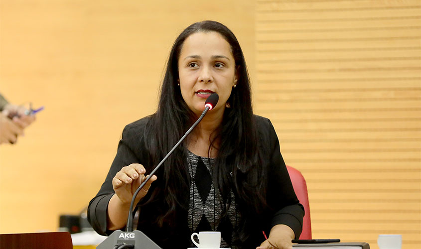 Deputada Rosângela Donadon teve celular e redes sociais invadidas