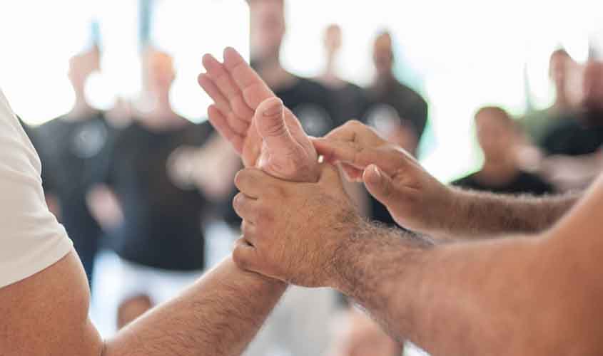 Empresa de vigilância deverá indenizar empregado que se acidentou em curso de defesa pessoal