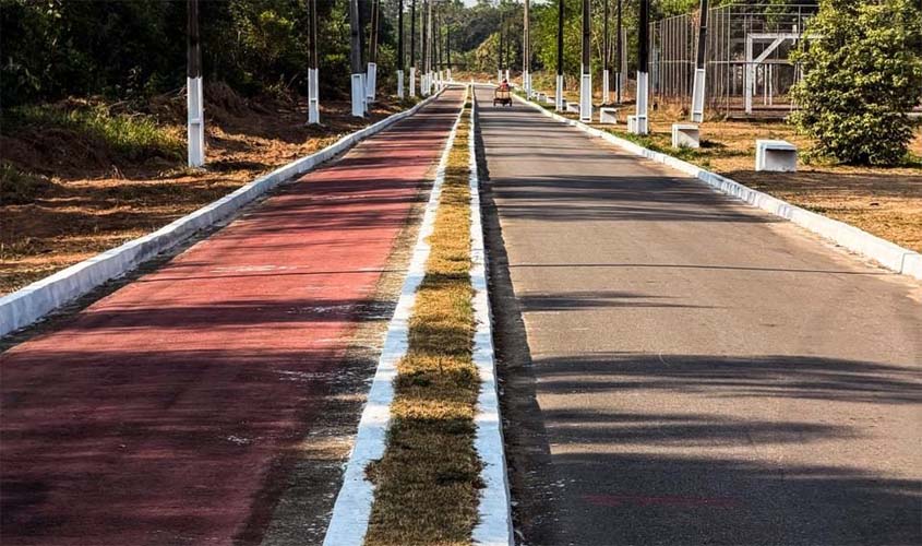 Prefeitura revitaliza pista de caminhada do Parque Ecológico