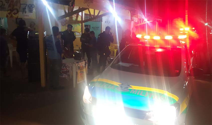 Homem é atacado a facadas em bar da zona leste de Porto Velho