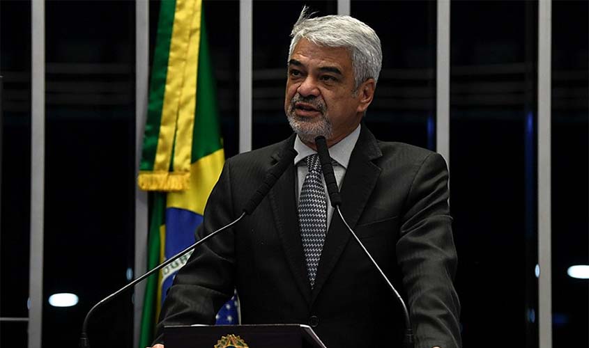 Humberto Costa denuncia desmonte do Bolsa Família