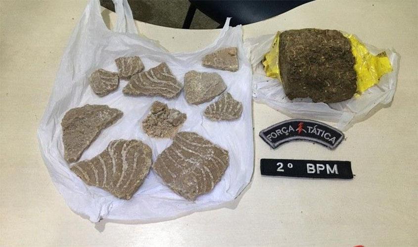 PM encontra mais de meio quilo de droga enterrada dentro de terreno baldio