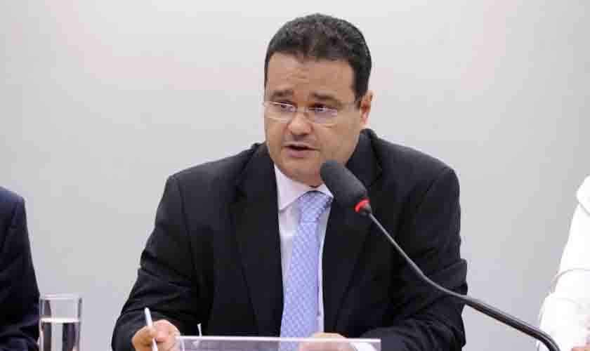 Comissão aprova proposta que assegura paridade entre advogadas e advogados em cargos diretivos na OAB