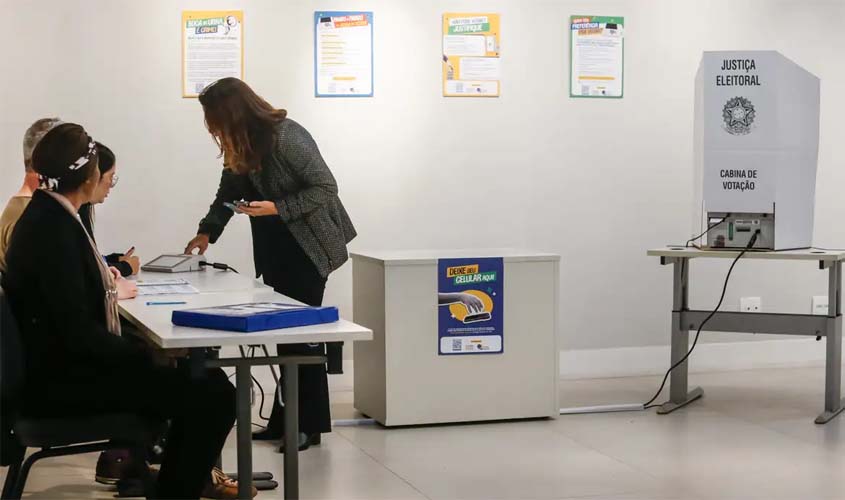 Colinha e celular: veja o que pode na cabine de votação