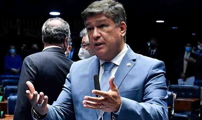 Senadores comentam denúncia de revista contra Davi Alcolumbre 