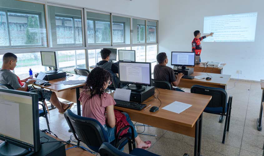 Aulas de informática na Praça CEU preparam alunos para o mercado de trabalho