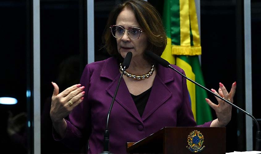 Damares critica ações judiciais contra ex-presidente Bolsonaro