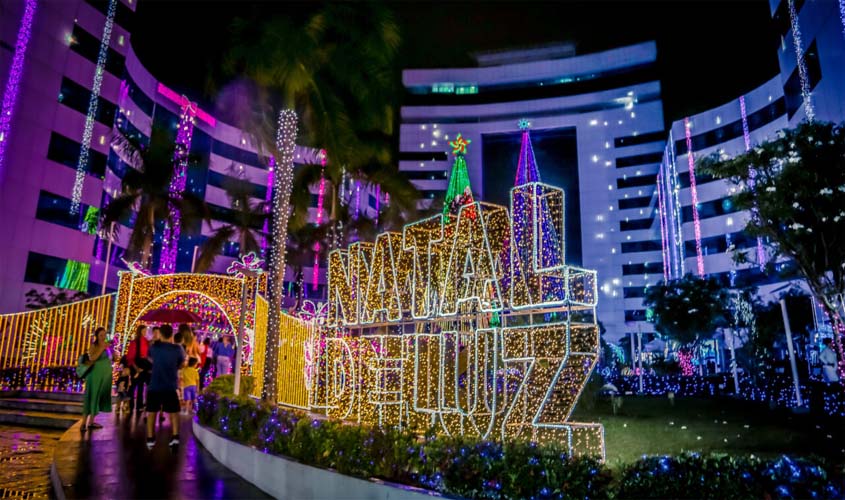 Palácio Rio Madeira vira atração no Natal de Luz 2025