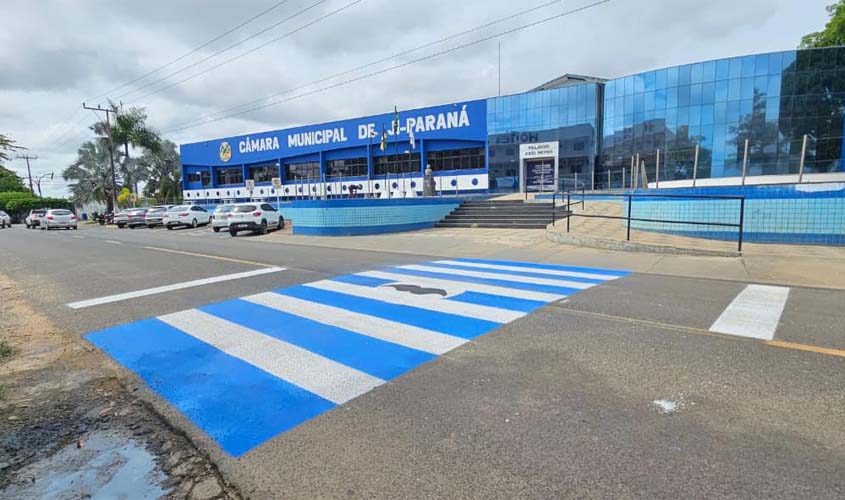 AMT pinta faixas de pedestres alusivas ao Novembro Azul