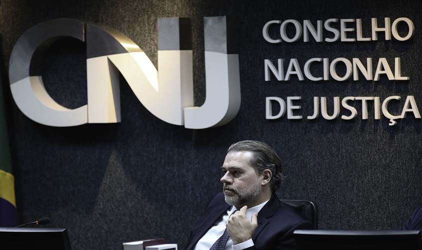 CNJ pune juiz que acusou Gilmar Mendes de receber propina