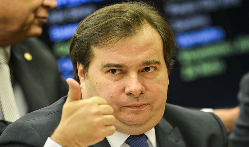 Maia diz que é direito do Senado votar prisão em segunda instância