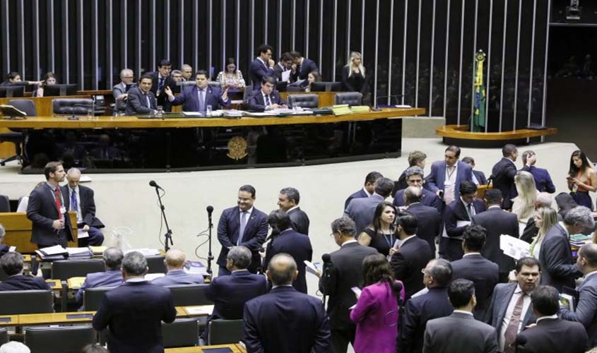 Diretório Nacional do PSL confirma punição a 18 deputados federais