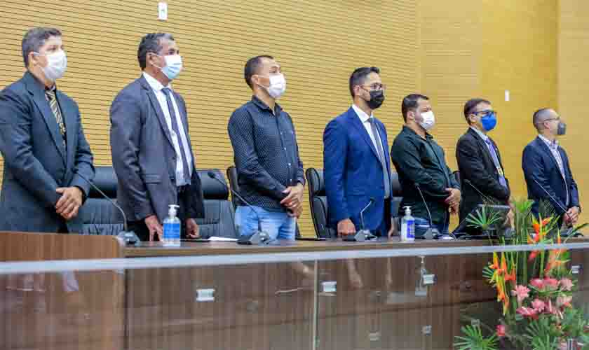 Deputado Anderson Pereira homenageia policiais penais com entrega de Voto de Louvor e Medalha de Mérito Legislativo