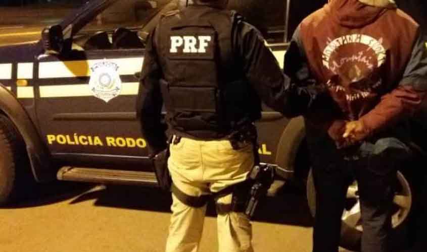 PRF prende dois por porte ilegal de arma; abordagem ocorreu na estrada velha para Colorado