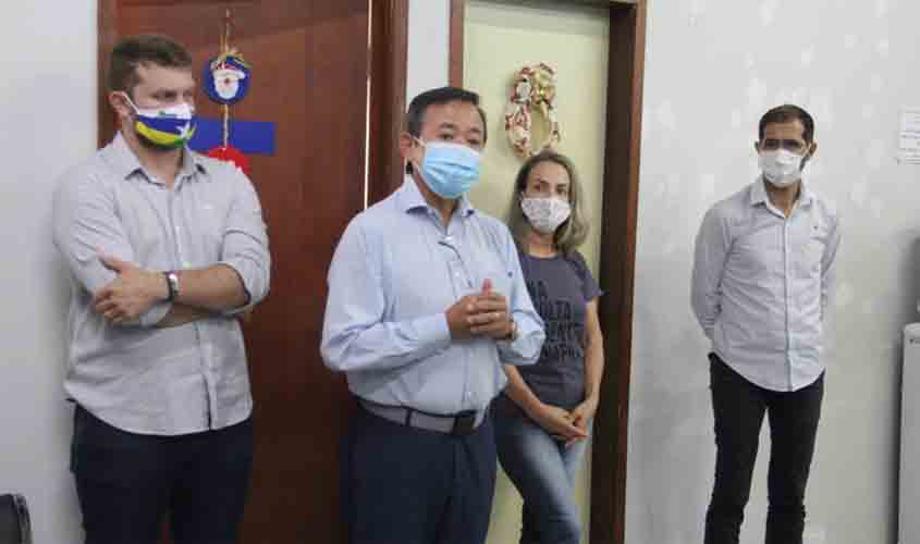 Prefeito apresenta novos secretários no primeiro dia útil do ano